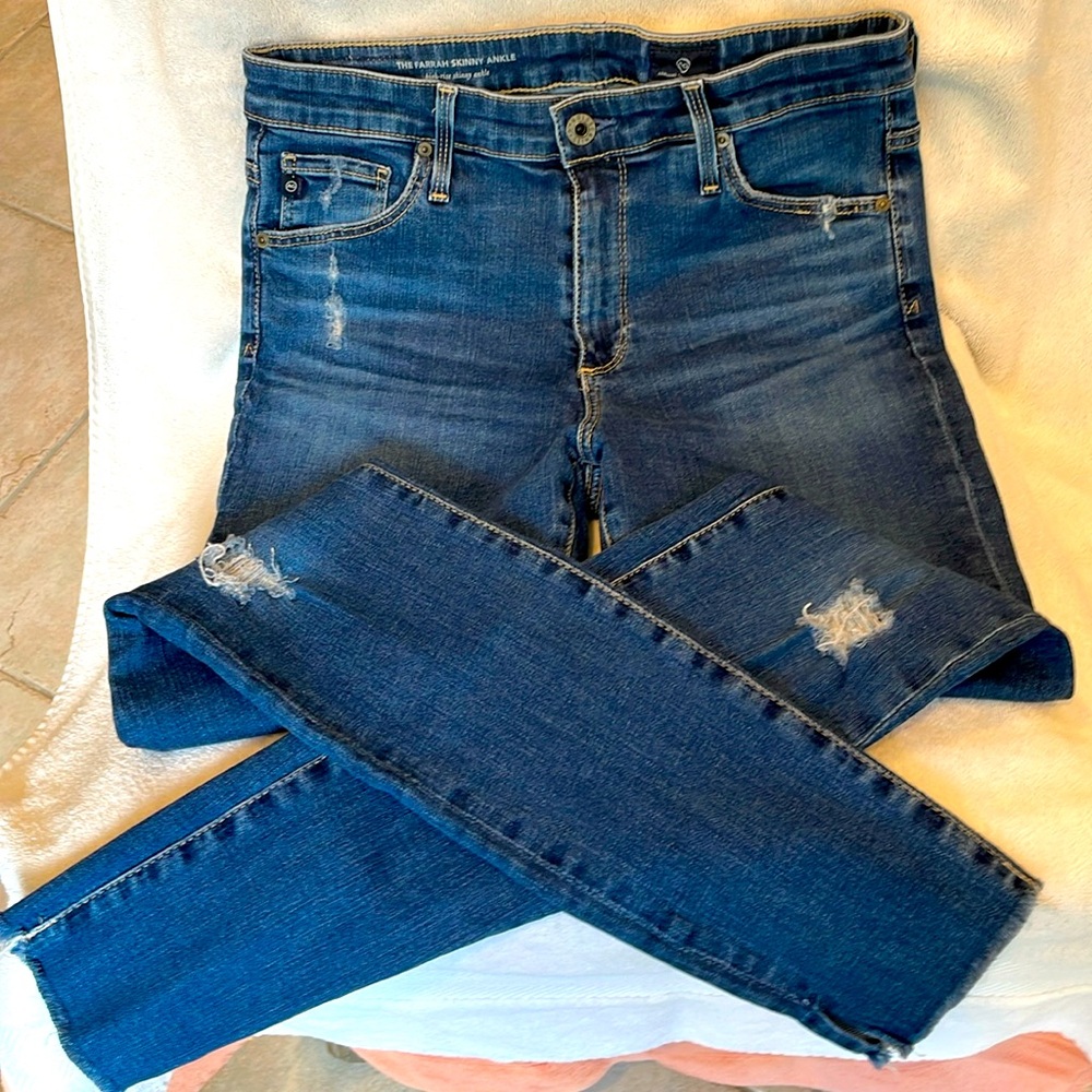 AG The Farrah Skinny Ankle Jeans. High rise skinny ankle ..lots of stretch. 28R